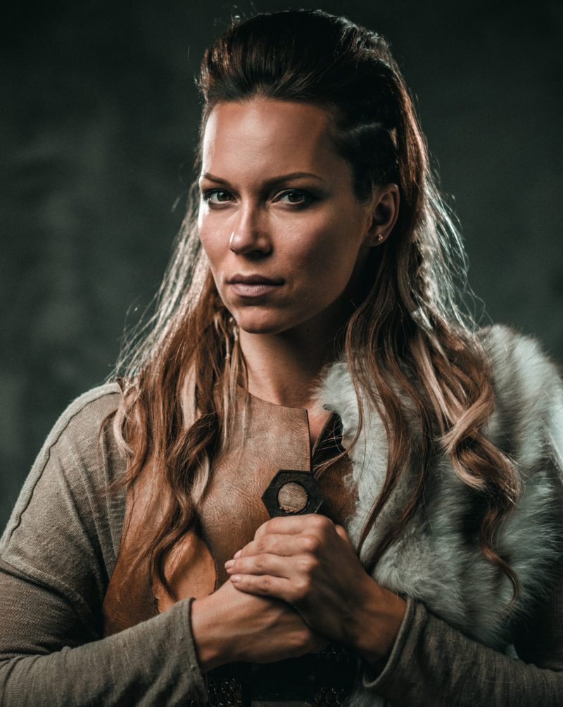 https://www.yeti-gullegem.be/wp-content/uploads/2019/04/viking-woman-with-cold-weapon-in-a-traditional-PZXR2LU-1-e1555344362416.jpg